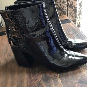 Vince Camuto size 9 1/2 black patent leather heeled booties